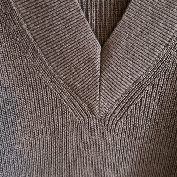 Aritzia Wilfred sweater - Picture 4 of 4